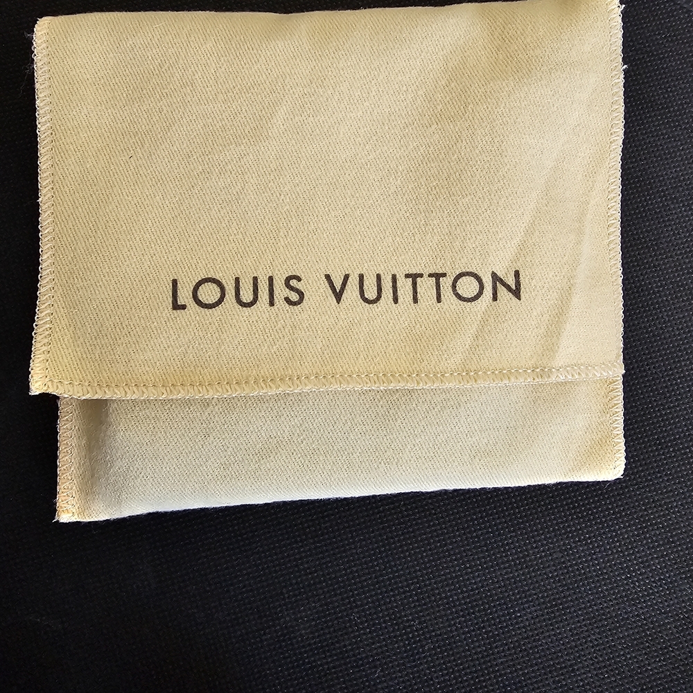 Louis Vuitton Black Epi 6 Key Holder - Picture 5 of 9
